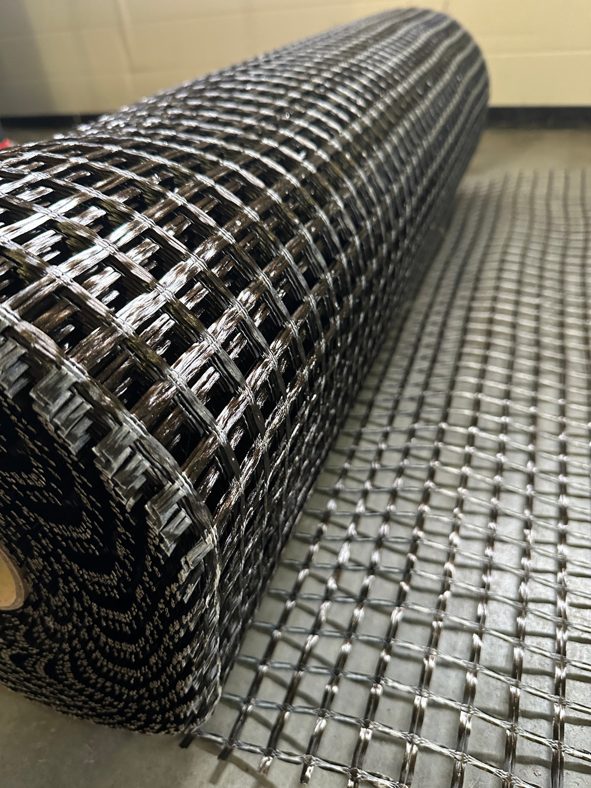 Grille en fibre de basalte 100/100 kN/m, revêtement polymère, 25×25 mm, largeur 1 m, rouleau 50 m²