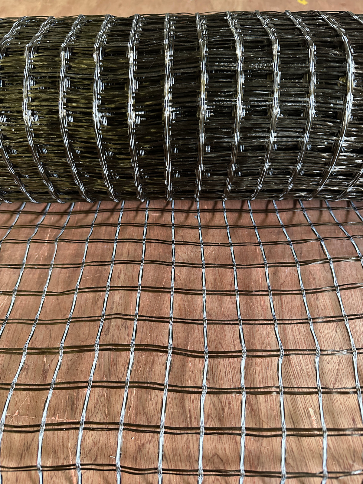Grille en fibre de basalte 30/30 kN/m, revêtement polymère, 25×25 mm, largeur 1 m, rouleau 50 m²